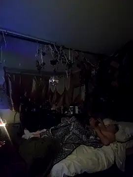 Hotredheadandtoungelasher webcam