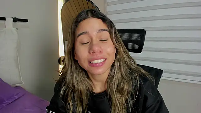 Rachell_criss webcam