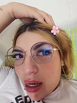 mila_curvy webcam