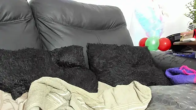 merlyna_goldens webcam