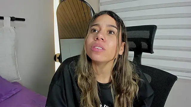 Rachell_criss webcam