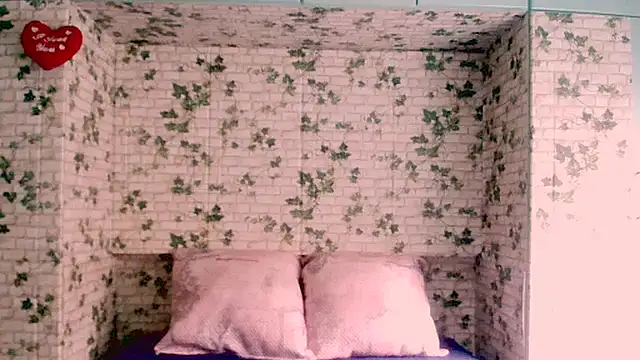 IndianSexyLove00 webcam