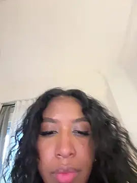 iamcrystal2 (F young) - My pussy needs Love and kisses