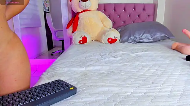 isaa_19 (F teen) - fingers in ass