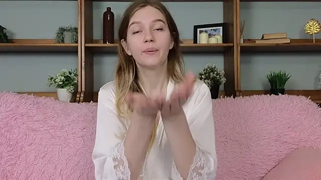 Ksuhesa's Stripchat show and profile