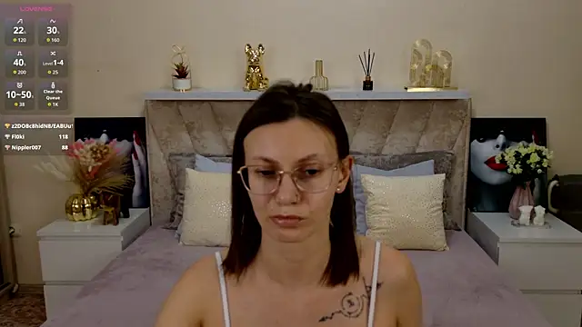 webcam model EstherPeachX