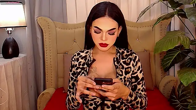 MochaliciousTransOnTop webcam