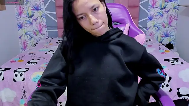 AdelaidaManson18 webcam