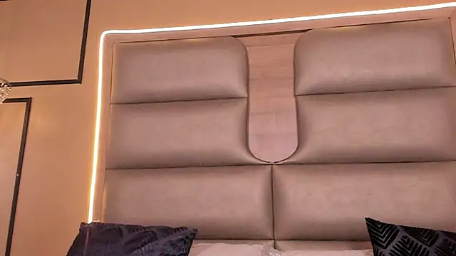 CAYLINCOLLINS webcam