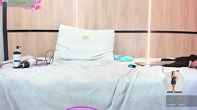 adela_chase webcam