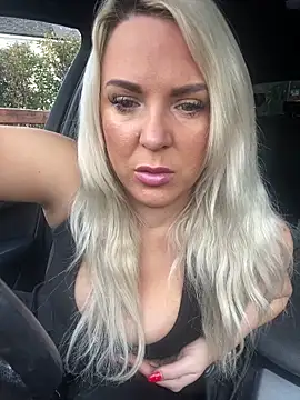 Webcam Model (Bustyblondebabe32)  is live.Free join now!