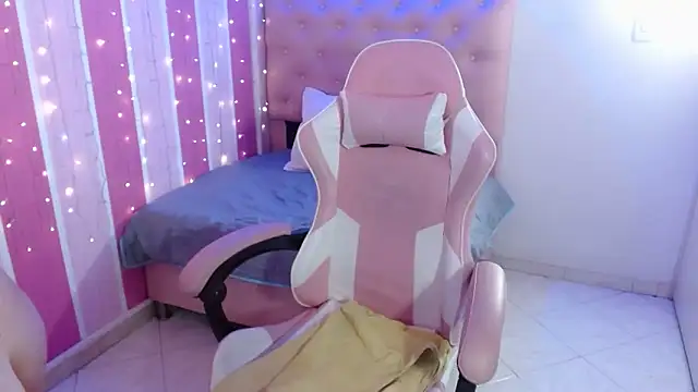 ashleylove_prg webcam