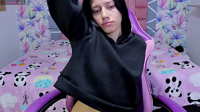 AdelaidaManson18 webcam