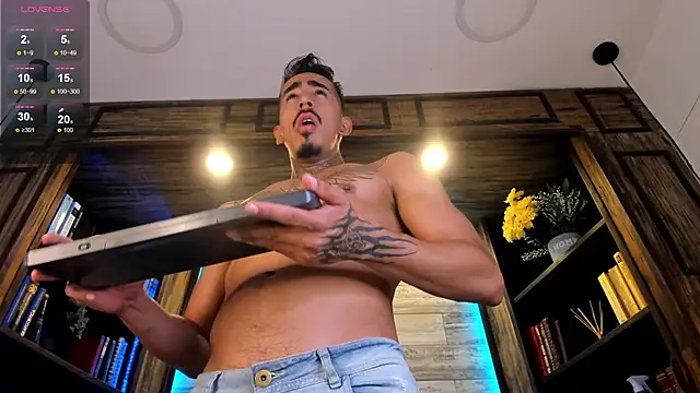 donovan_desmond (M young) - spit my cock