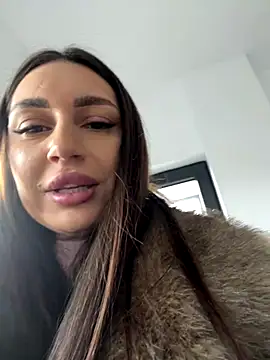 Webcam Model (ClaraJJ)  is live.Free join now!