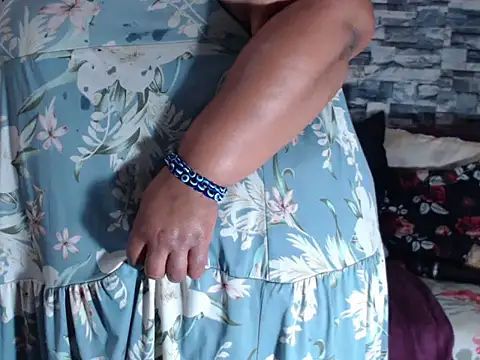 BigHotMatureXx webcam