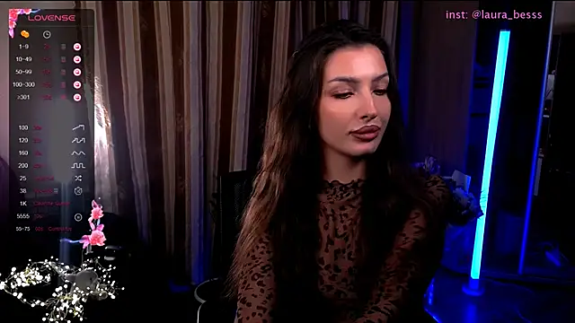 Laura_Bess webcam