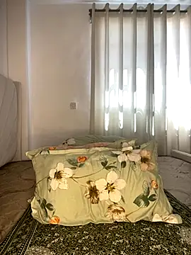 Webcam Model (TinaFavourite) is live