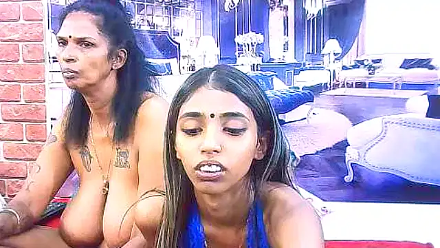 IndianSexySlender webcam