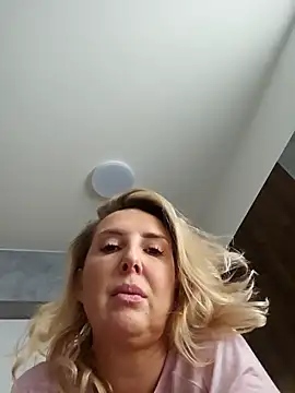 Webcam Model (MariaRichi_) is live