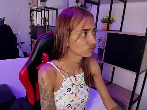 KarlaSlutSkinny__ webcam