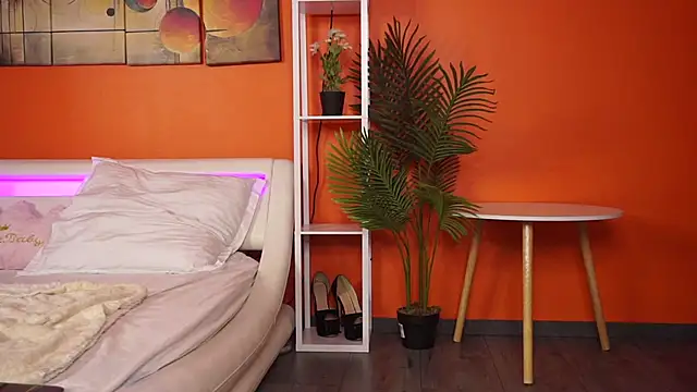 LovingBlondie webcam