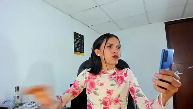 Aisha_hotts777 webcam