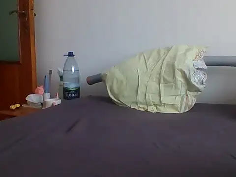 hugecock4u1990 webcam