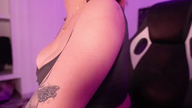 SarahCastro1_ webcam