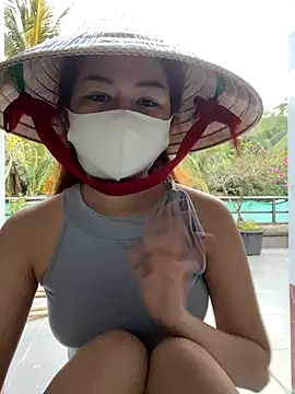 babythree_ (F young) - Play pussy in public garden 🌴