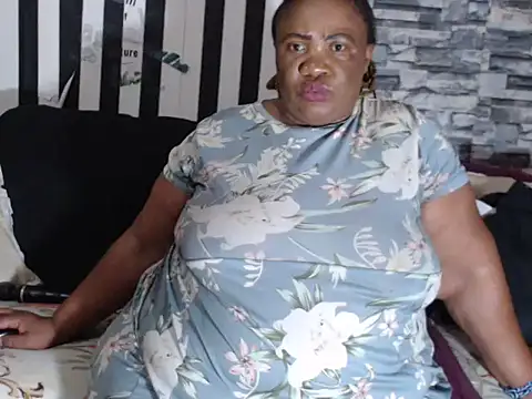 BigHotMatureXx webcam