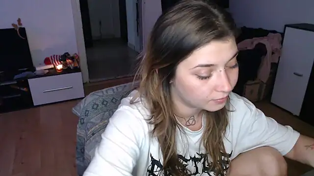 aliens4twenty - Aliens4twenty's free webcam - UK Sex Cams