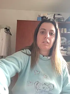 Webcam Model (Sareyxon)  is live.Free join now!