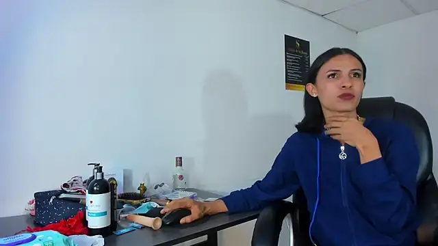 Aisha_hotts777 webcam