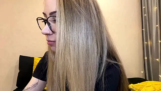 sun_under_skyy webcam