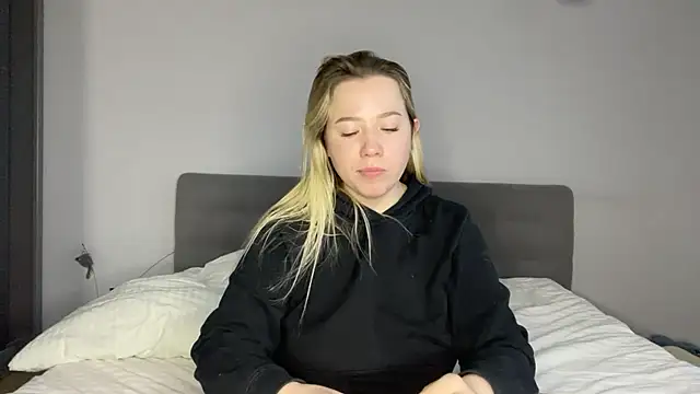 Embersweetbunny webcam