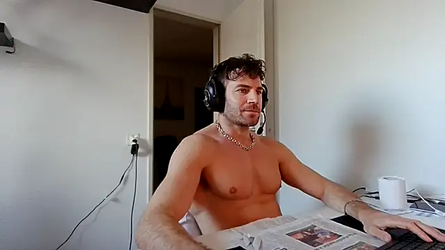 alpha-hunk - Alpha-hunk's free webcam