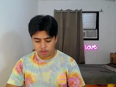 Hugecock2hundle_intown webcam