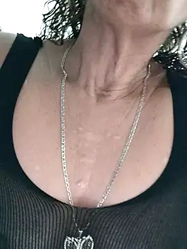 Webcam Model (Merybeks)  is live.Free join now!