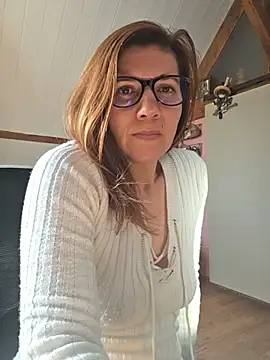 Lina_lou4's Stripchat show and profile