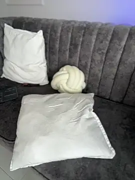 Webcam Model (GabriellaFerrer) is live