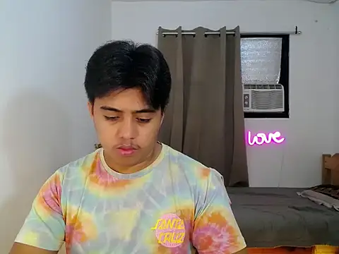 Hugecock2hundle_intown webcam