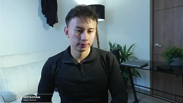 deusbellis (M twink) - 脱掉指定人员的衣服，然后裸体跳舞。Dance naked