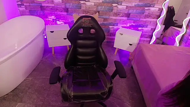 ariannaa_tay - Ariannaa_tay's free webcam - UK Sex Cams