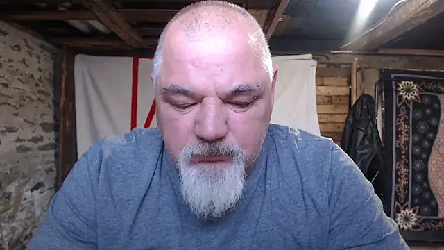 Newfiesausage1972 webcam