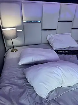 BellaFernandez__ webcam