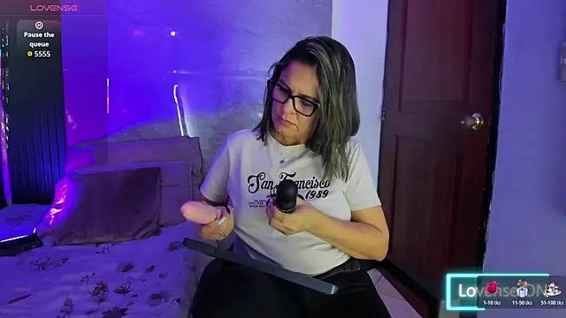 Agatha_Pleasure webcam