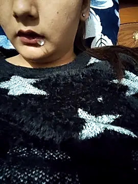 Anushka14321 webcam