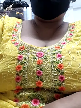 Webcam Model (zeepe19)  is live.Free join now!