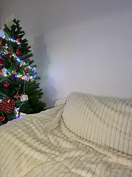 _jessyrey_ (Ask my age) - Flash boobs 😈